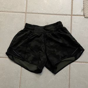 NWOT Lululemon Hotty Hot short